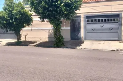 Casa com 3 quartos à venda no Concórdia I, Araçatuba  por R$ 750.000