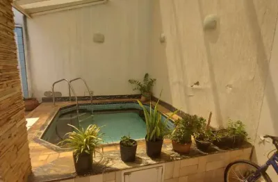 Casa com 3 quartos à venda no Icaray, Araçatuba  por R$ 550.000
