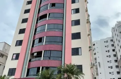 Lindo apartamento em excelente localização no balneário do estreito.