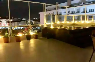 Maravilhosa cobertura com jacuzzi, a menos de 400 mts da melhor praia dos ingleses