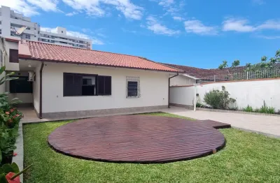 Seu novo lar! casa ampla, bem localizada e cheia de possibilidades