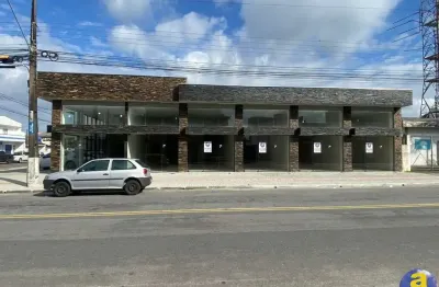 Loja para locação anual em guaratuba -sala comercial, 38,00 m2 útil, 2 banheiros e espaço descoberto nos fundos.