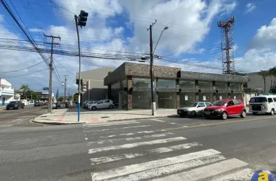 Loja para locação anual em guaratuba -sala comercial, 38,00 m2 útil, 2 banheiros e espaço descoberto nos fundos.