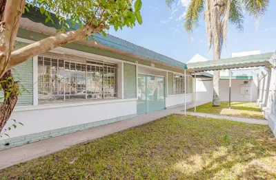 Casa comercial à venda no bairro mercês – amplo espaço de terreno