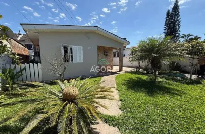 Casa com 3 quartos para alugar no Niterói, Canoas  por R$ 2.200