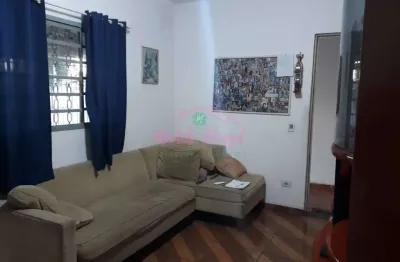 Casa com 2 quartos + cômodo externo - excelente localização!