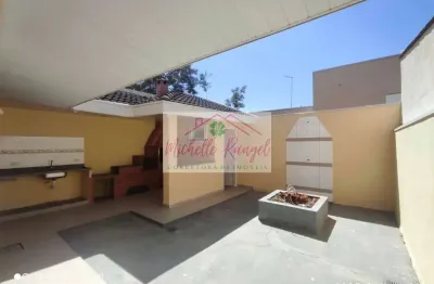 Sobrado com 03 quartos - área externa com churrasqueira - suíte c/ hidro