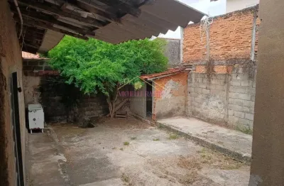 Oportunidade para investidores – duas casas - valor de terreno!