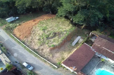 Vendo terreno em cachoeira de macacu de frente para cachoeira
