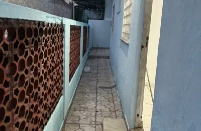 Vendo casa com entrada independente em realengo com facil acesso ao centro de bangu e realengo