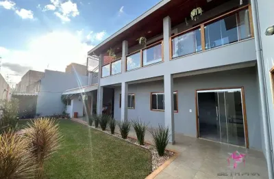 Sobrado espaçoso com suíte e área gourmet no jardim vista alegre – leme-sp
