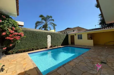 Casa com 4 dormitórios para alugar, 349 m² por R$ 4.406,40/mês - Centro - Leme/SP