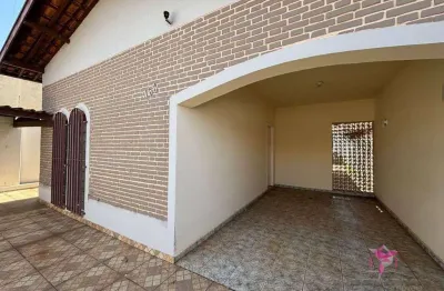 Casa de 3 dormitórios - garagem espaçosa -fácil acesso para comércios - centro - leme/sp