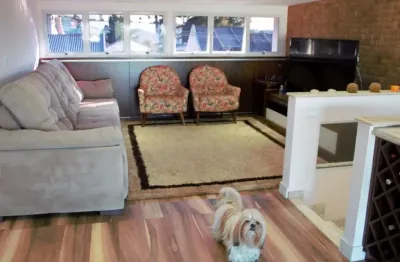 Triplex lindo e em excelente localização no xaxim - vale a pena conhecer!