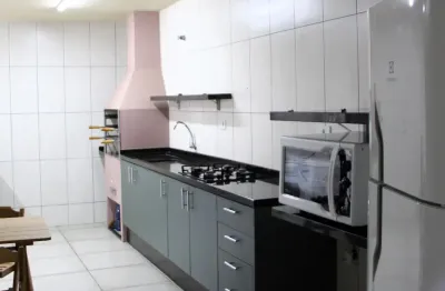 Casa com 2 dormitórios, ampla e bem localizada em colombo, bairro campo pequeno