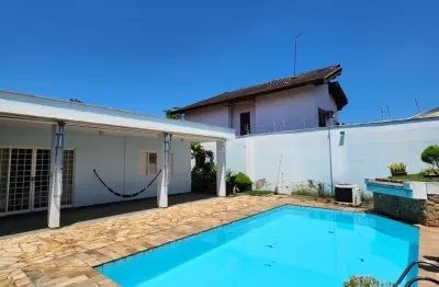 Casa Térrea à venda com 5 Dormitórios suítes e piscina no bairro Nova Piracicaba em Piracicaba-SP
