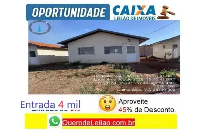 Casa com 2 quartos à venda na Rua Tamoios, Centro, Guimarânia