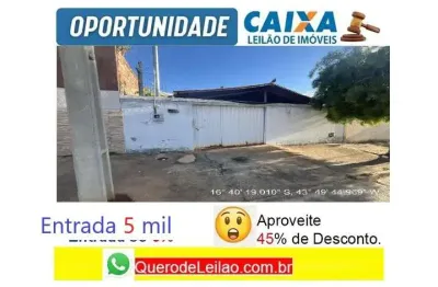 Casa com 3 quartos à venda na Rua C, São Lucas, Montes Claros
