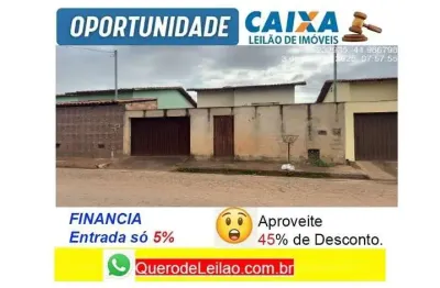 Casa com 2 quartos à venda na Praça Governador Valadares, Centro, Pompéu