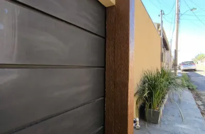 Casa a venda no bairro tijucal 500m  da avenida das torres.  totalmente reformada,  3 dormitórios sendo uma suíte, área gourmet