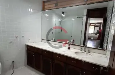 Casa para Alugar no Calhau, São Luís: 3 Quartos, 2 Suítes, 200m²