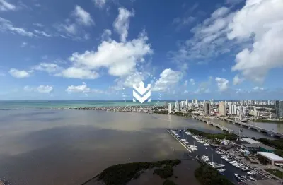 Viva no topo do luxo: última unidade no andar mais alto do mirante do cais, com vista espetacular para o mar!