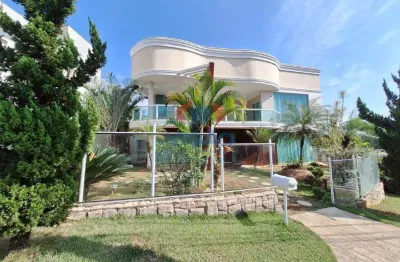 Bela casa alto padrão para compra, com 4 dormitórios sendo dos suítes.
