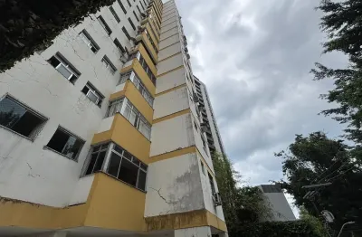 Lindo apartamento 3/4 excelente localização 1 vaga de garagem 84m²