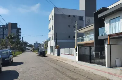 Imóvel novo! casa geminada mobiliada com 02 suítes, localizada a 200 metros da praia!