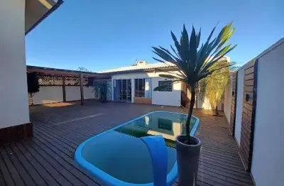 Excelente casa com piscina na urussanguinha em araranguá sc