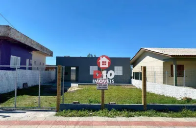 Casa com 2 dormitórios a 150m do mar em balneário arroio do silva