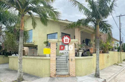 Casa de Esquina com Suíte e Churrasqueira no Centro de Arroio do Silva