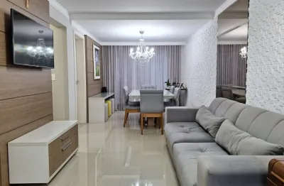 Triplex impecável, com  3 dormitórios e ático, muito confortável e ensolarado