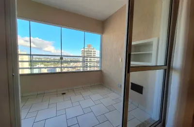 Belíssimo apartamento, andar alto, amplo e bem localizado no CRISTO REI