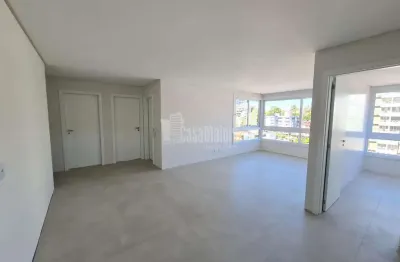 Apartamento central de 02 dormitórios com suíte e 01 vaga de garagem