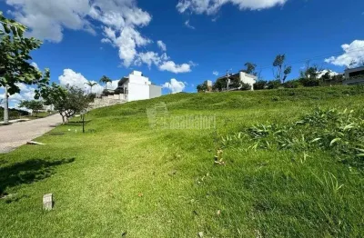 Terreno a venda em condomínio fechado de alto padrão