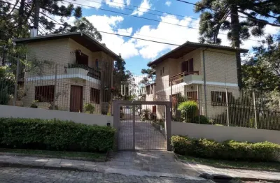 Sobrado com 03 dormitórios, sala para dois ambientes, lareira, sacada,