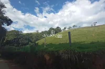Sítio em itapeva mg 5,5 alqueires 133.100 m² 15km da rodovia