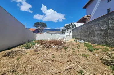 Terreno em extrema a venda com 300m  sendo 12 de frente por 25 multifamiliar