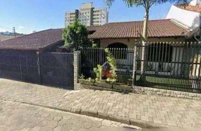 Essa casa térrea é daquelas que conquistam no primeiro olhar, com 3 dormitórios, piscina aquecida, 289 m² por r$ 1.100.000 - velha - blumenau/sc
