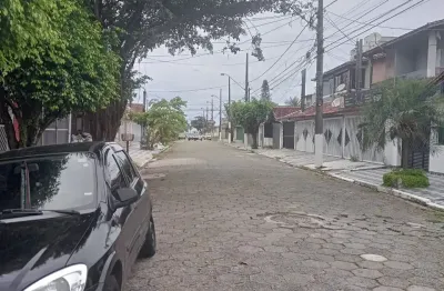 Casa térrea de 2 dormitório(s) e 2 suíte(s) no bairro maracanã, praia grande