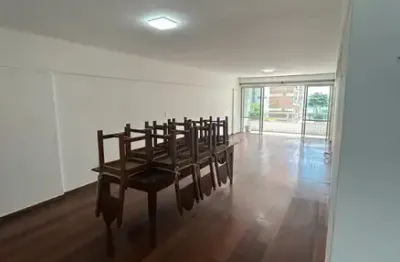 Apartamento de Luxo com 4 Quartos e Vista para o Mar | Melhor Localização de BV