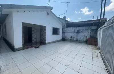 Casa bem localizada com 03 quartos no bairro do barro terreno medindo 8x38