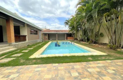 Belíssima casa térrea à venda no jardim europa em bragança paulista com 3 dormitórios, quintal gramado e piscina , edícula