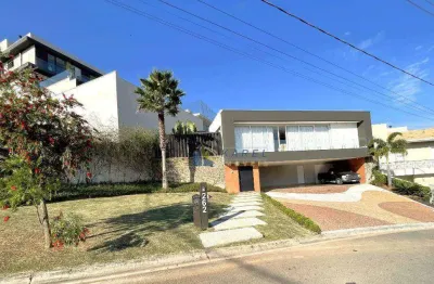Casa térrea à venda com 4 suítes, piscina, 525,99m² de construção em cond. clube no interior de sp.