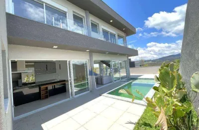 Sobrado para venda / locação com 3 suítes com closet e varanda, piscina, quintal gramado em condomínio tipo clube vale das águas em bragança paulista