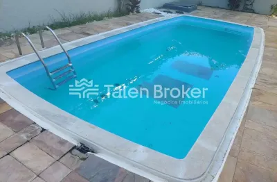 Lindissíma casa no jd. apolo c/ 3 dorms. e piscina. localização privilegiada!