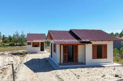 Casa á venda com 2 dormitórios no bairro Village Dunas em Balneário Gaivota / SC