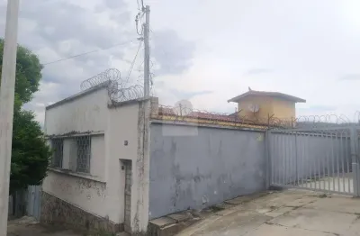 Casa com 5 quartos à venda no São Geraldo, Belo Horizonte  por R$ 800.000