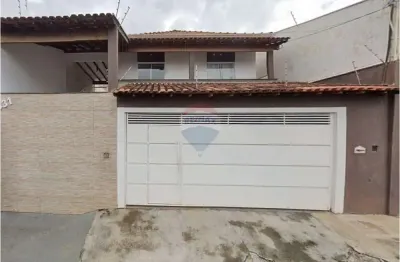 Casa a venda no parque vista alegre , com 3 quartos, garagem para 3 carros, próximo a avenida nações unides